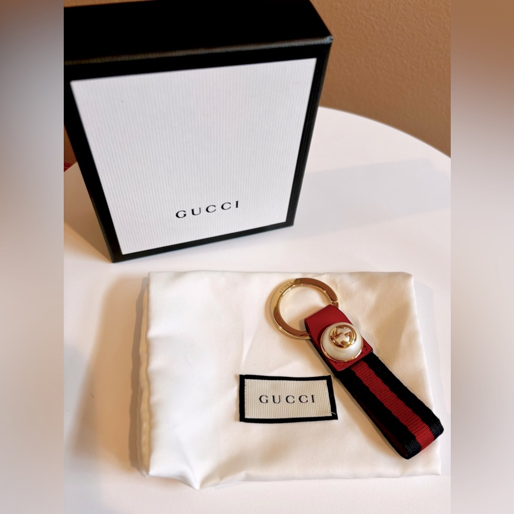 GUCCI SHERRY LINE KEY RING/BAG CHARM
Includes Dust bag and GUCCI Box & COA
